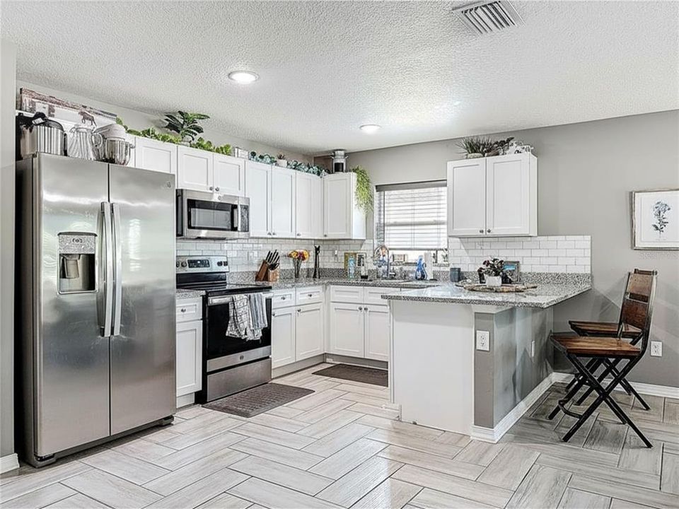 For Rent: $2,300 (3 beds, 2 baths, 1376 Square Feet)