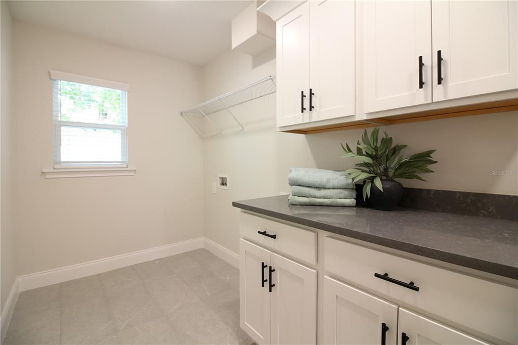 For Rent: $2,100 (3 beds, 2 baths, 1484 Square Feet)