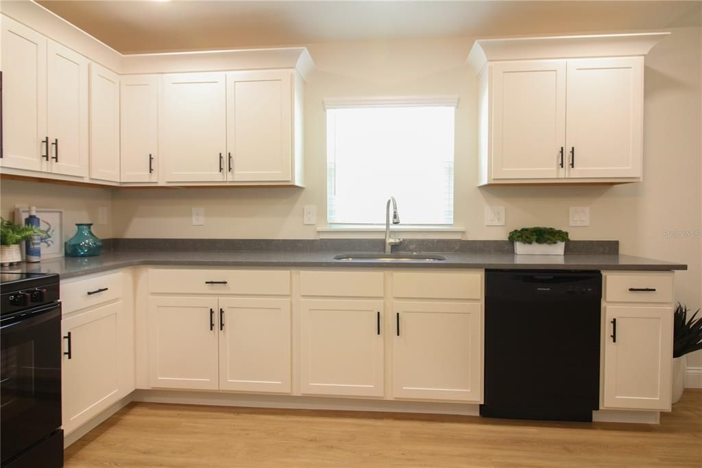 For Rent: $2,100 (3 beds, 2 baths, 1484 Square Feet)
