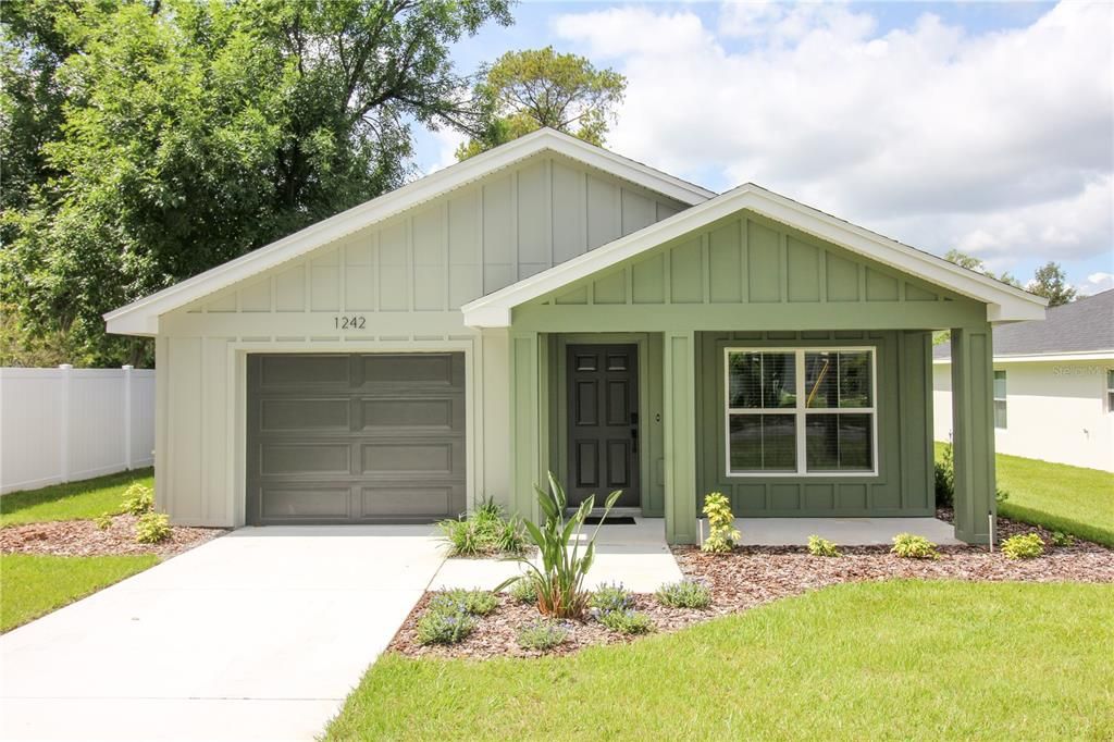 For Rent: $2,100 (3 beds, 2 baths, 1484 Square Feet)