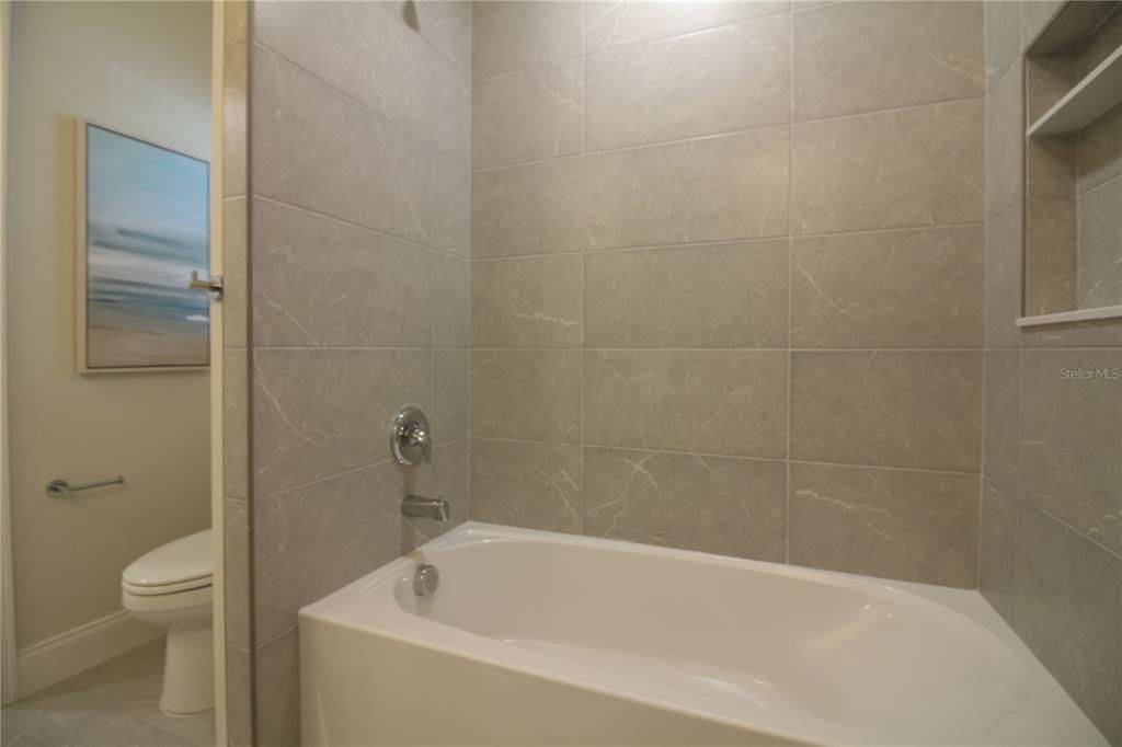 For Rent: $2,100 (3 beds, 2 baths, 1484 Square Feet)