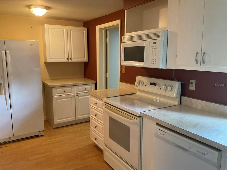 For Sale: $250,000 (4 beds, 2 baths, 1544 Square Feet)
