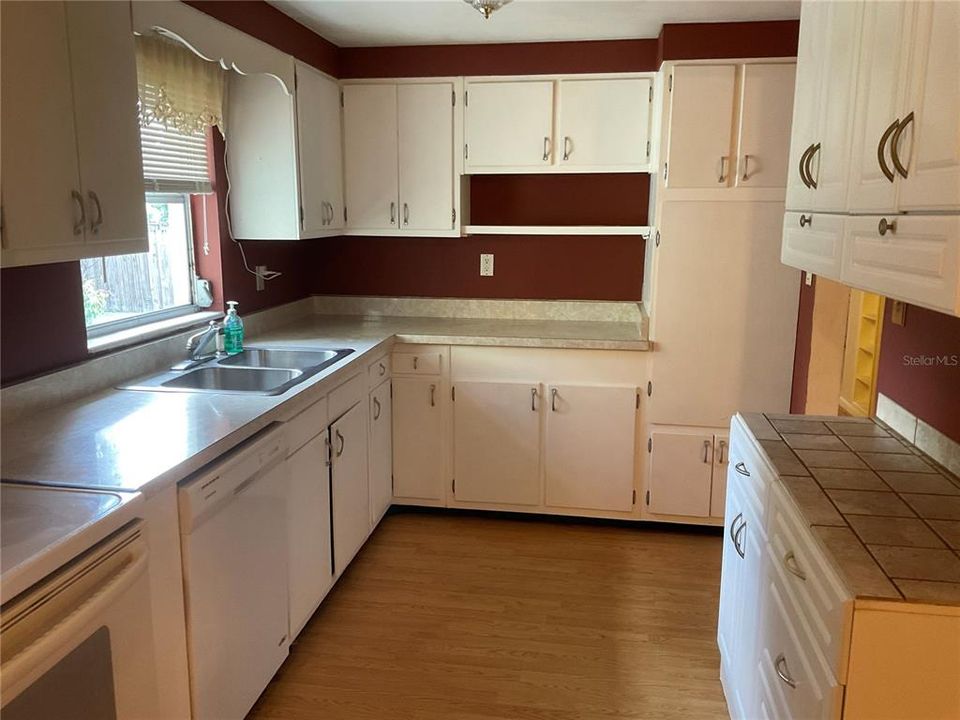 For Sale: $250,000 (4 beds, 2 baths, 1544 Square Feet)