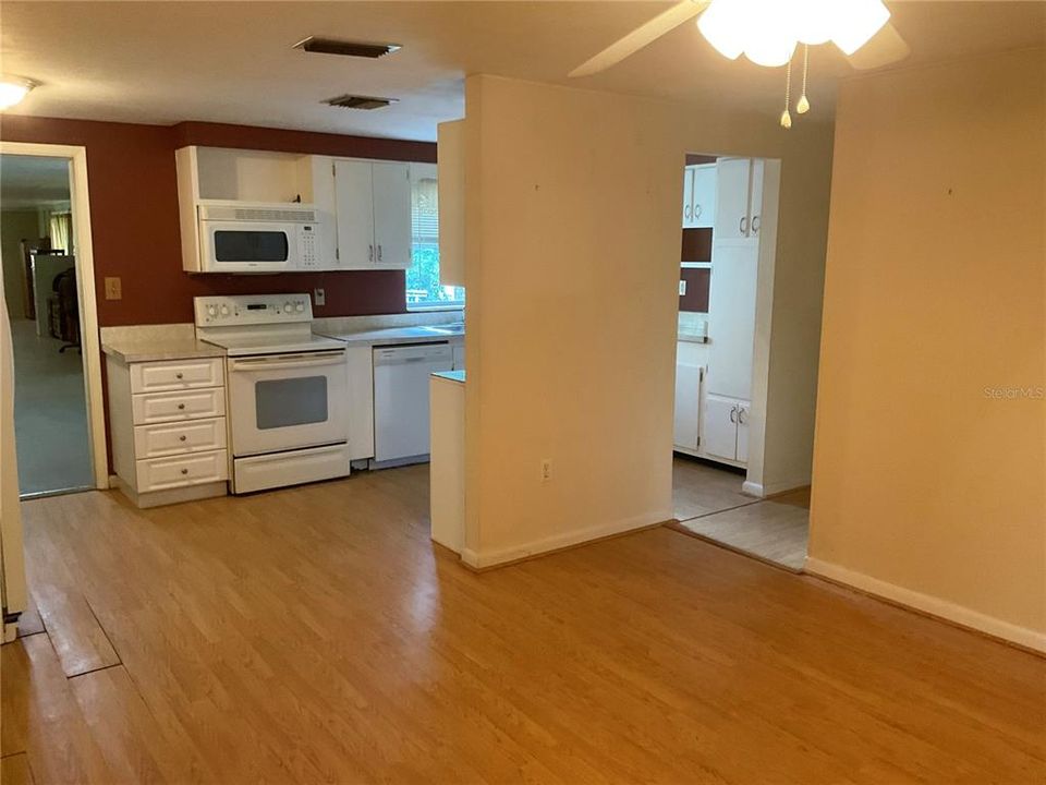 For Sale: $250,000 (4 beds, 2 baths, 1544 Square Feet)