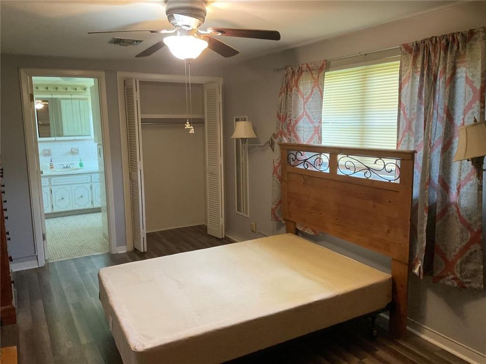 For Sale: $250,000 (4 beds, 2 baths, 1544 Square Feet)