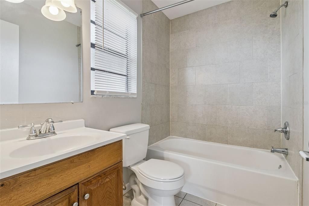 En Venta: $365,000 (4 camas, 2 baños, 1668 Pies cuadrados)