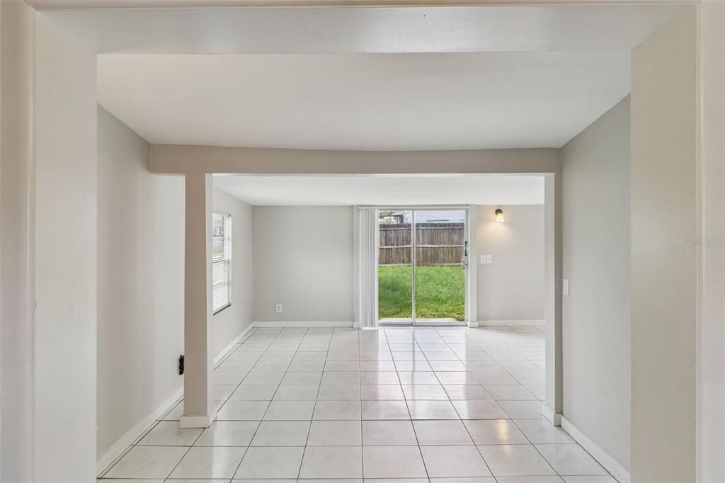 En Venta: $365,000 (4 camas, 2 baños, 1668 Pies cuadrados)