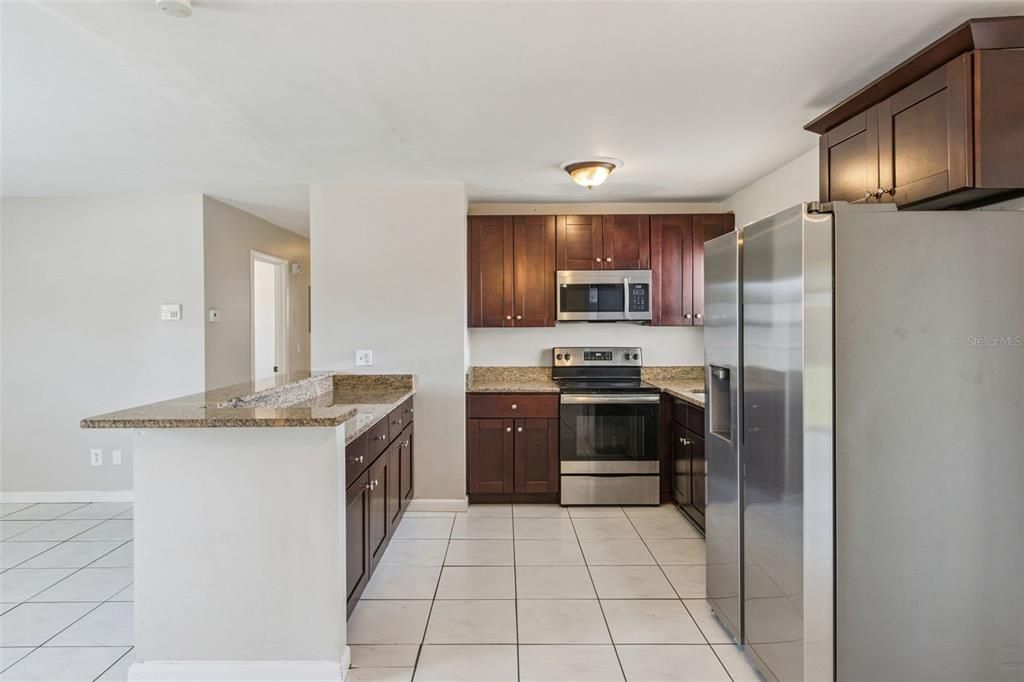 En Venta: $365,000 (4 camas, 2 baños, 1668 Pies cuadrados)