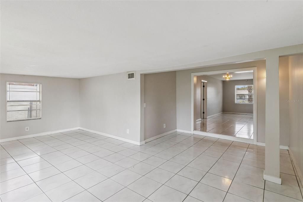 En Venta: $365,000 (4 camas, 2 baños, 1668 Pies cuadrados)
