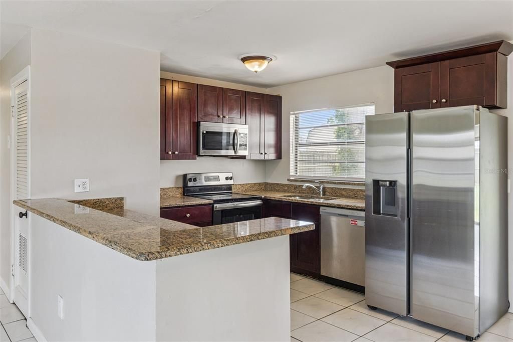 En Venta: $365,000 (4 camas, 2 baños, 1668 Pies cuadrados)