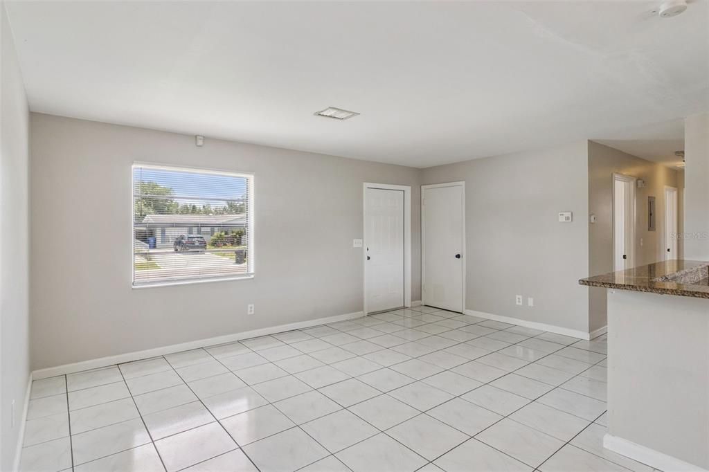 En Venta: $365,000 (4 camas, 2 baños, 1668 Pies cuadrados)
