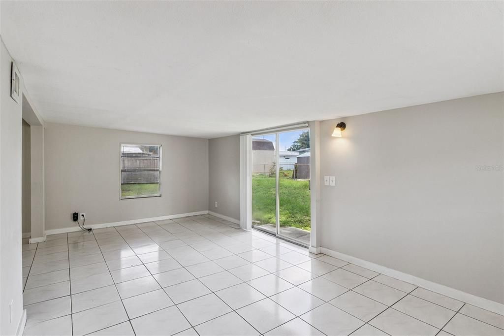 En Venta: $365,000 (4 camas, 2 baños, 1668 Pies cuadrados)