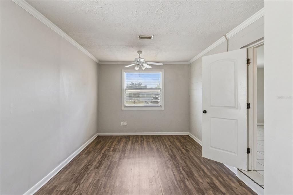 En Venta: $365,000 (4 camas, 2 baños, 1668 Pies cuadrados)