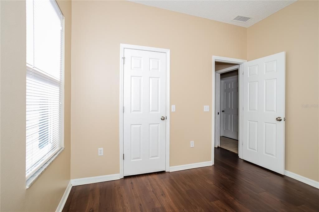 For Sale: $314,900 (3 beds, 3 baths, 2308 Square Feet)