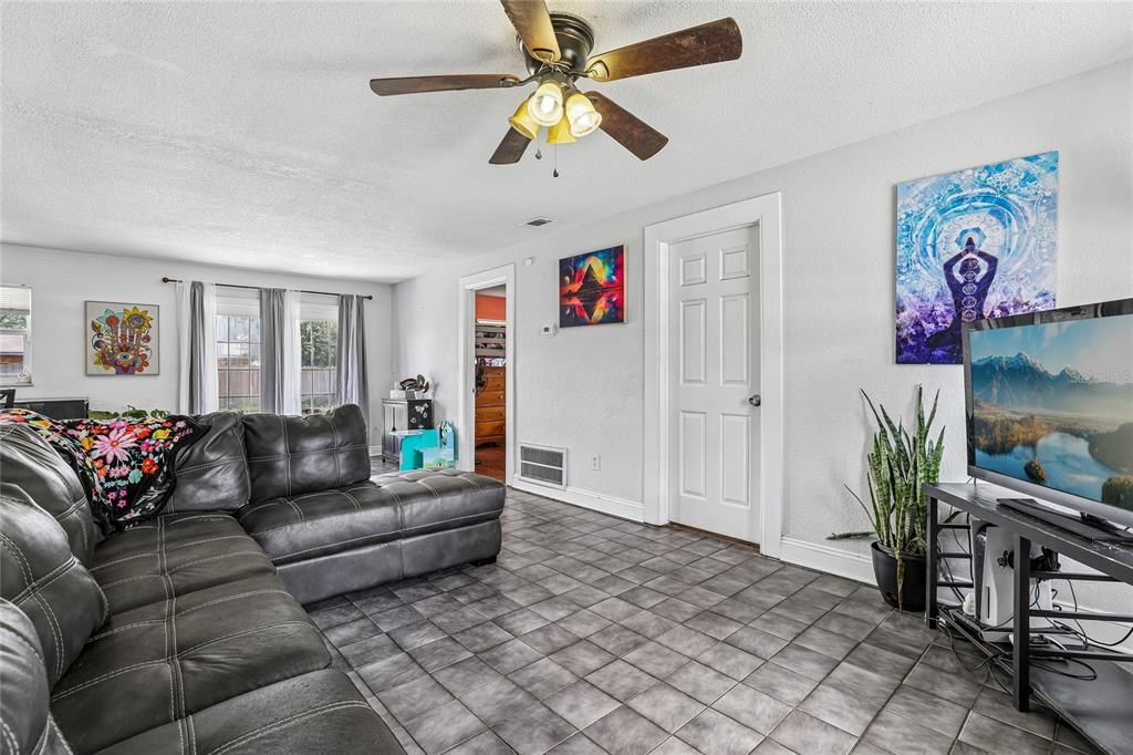 For Sale: $239,000 (4 beds, 2 baths, 1449 Square Feet)