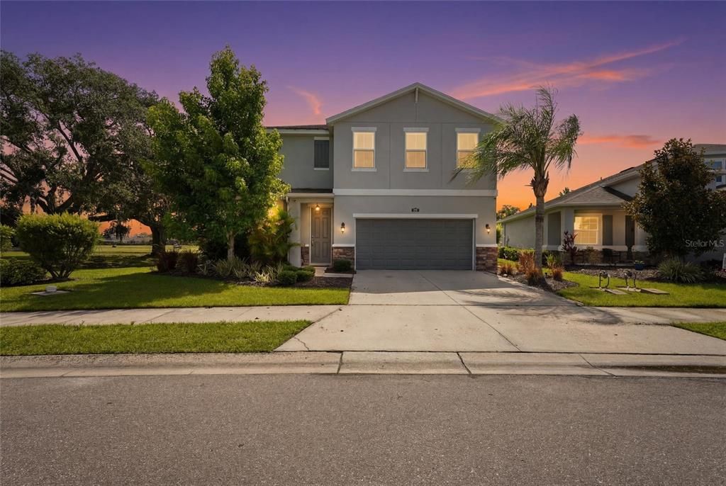 For Sale: $700,000 (5 beds, 2 baths, 3253 Square Feet)