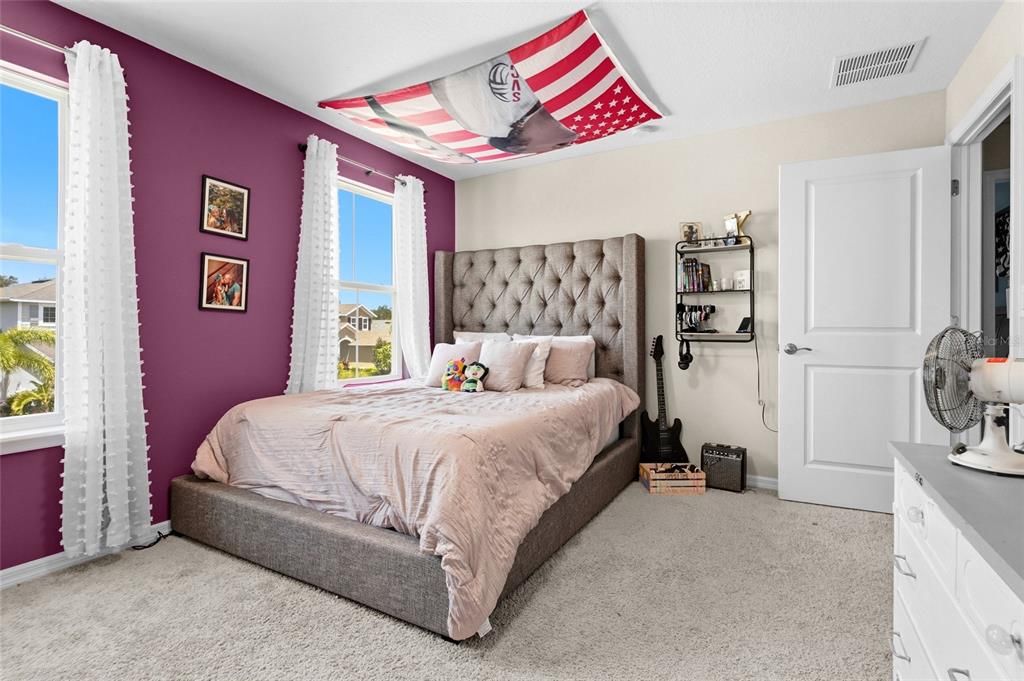 For Sale: $700,000 (5 beds, 2 baths, 3253 Square Feet)