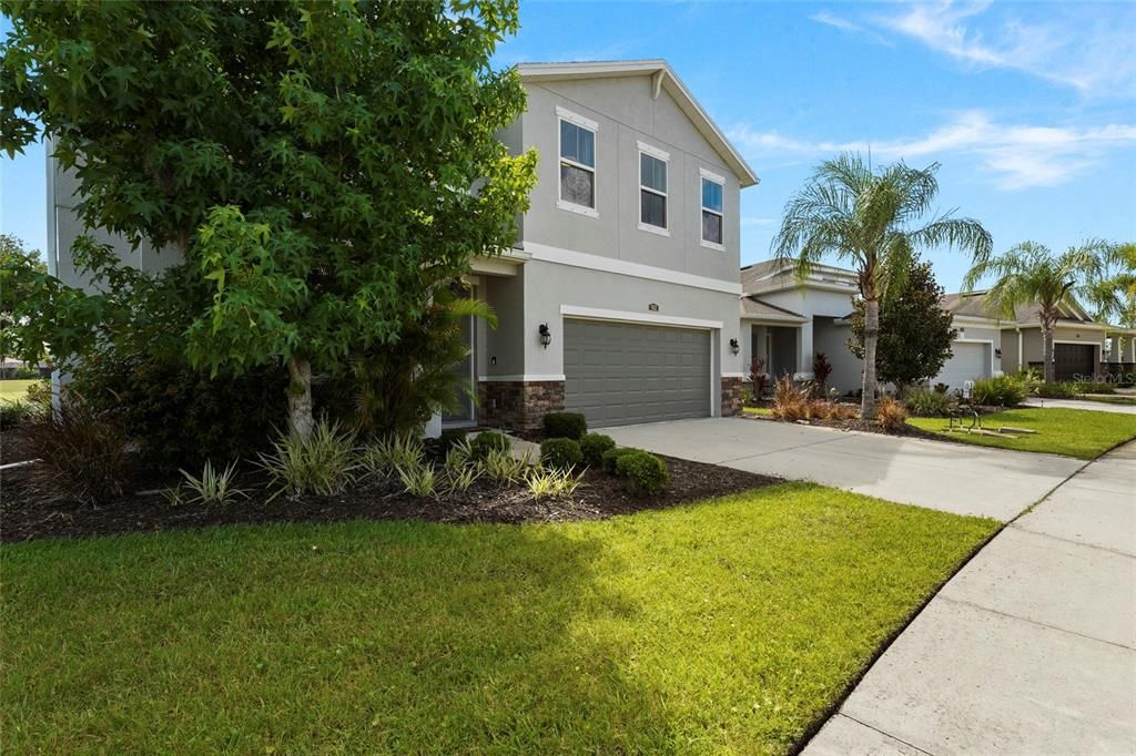 For Sale: $700,000 (5 beds, 2 baths, 3253 Square Feet)
