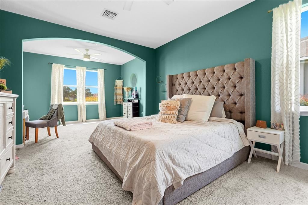 For Sale: $700,000 (5 beds, 2 baths, 3253 Square Feet)