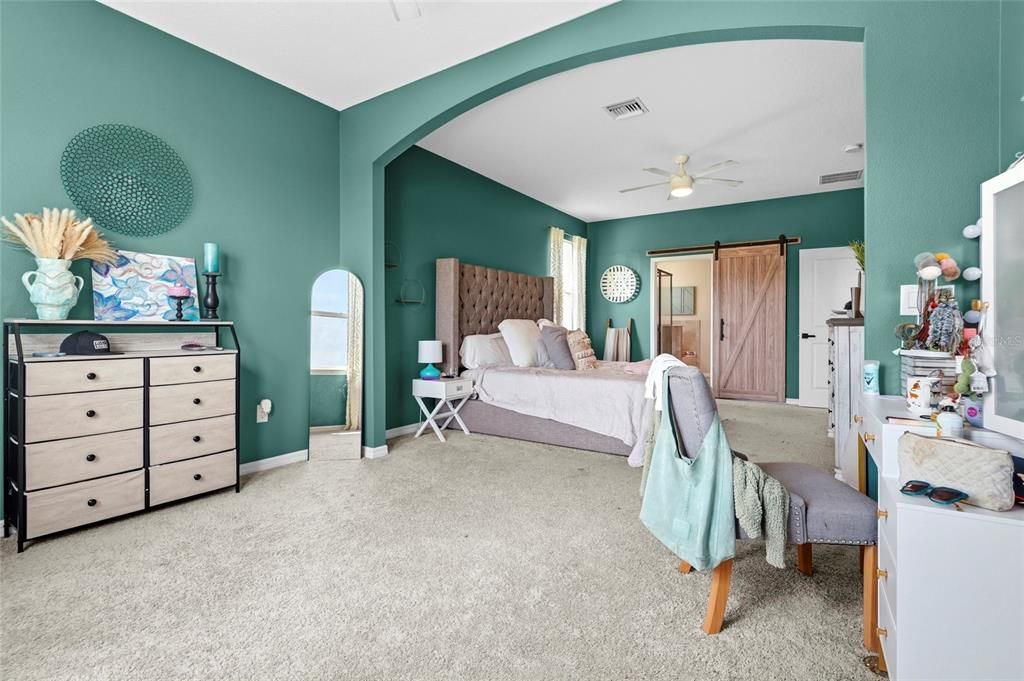 For Sale: $700,000 (5 beds, 2 baths, 3253 Square Feet)