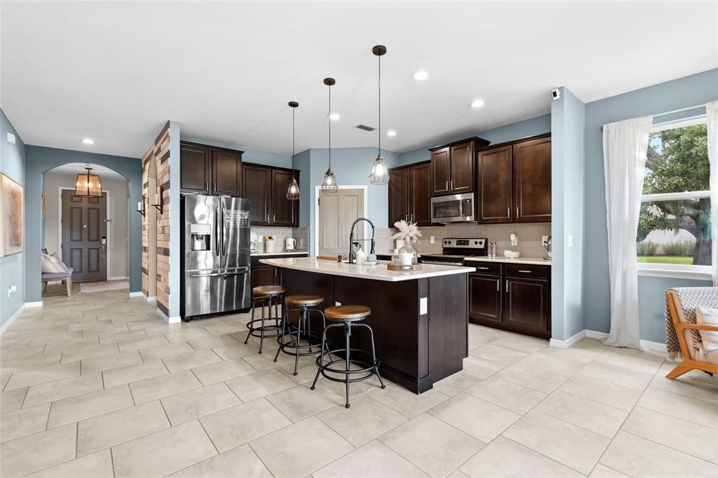 For Sale: $700,000 (5 beds, 2 baths, 3253 Square Feet)