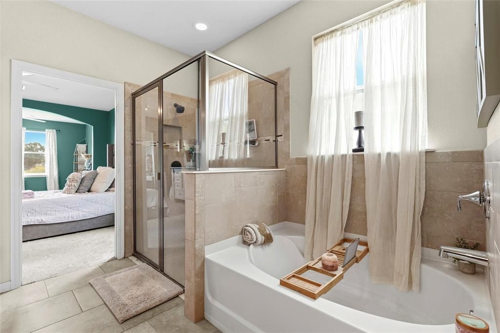 For Sale: $700,000 (5 beds, 2 baths, 3253 Square Feet)