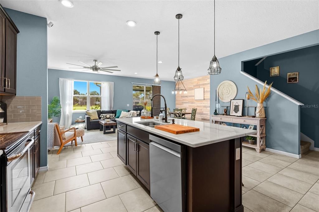 For Sale: $700,000 (5 beds, 2 baths, 3253 Square Feet)