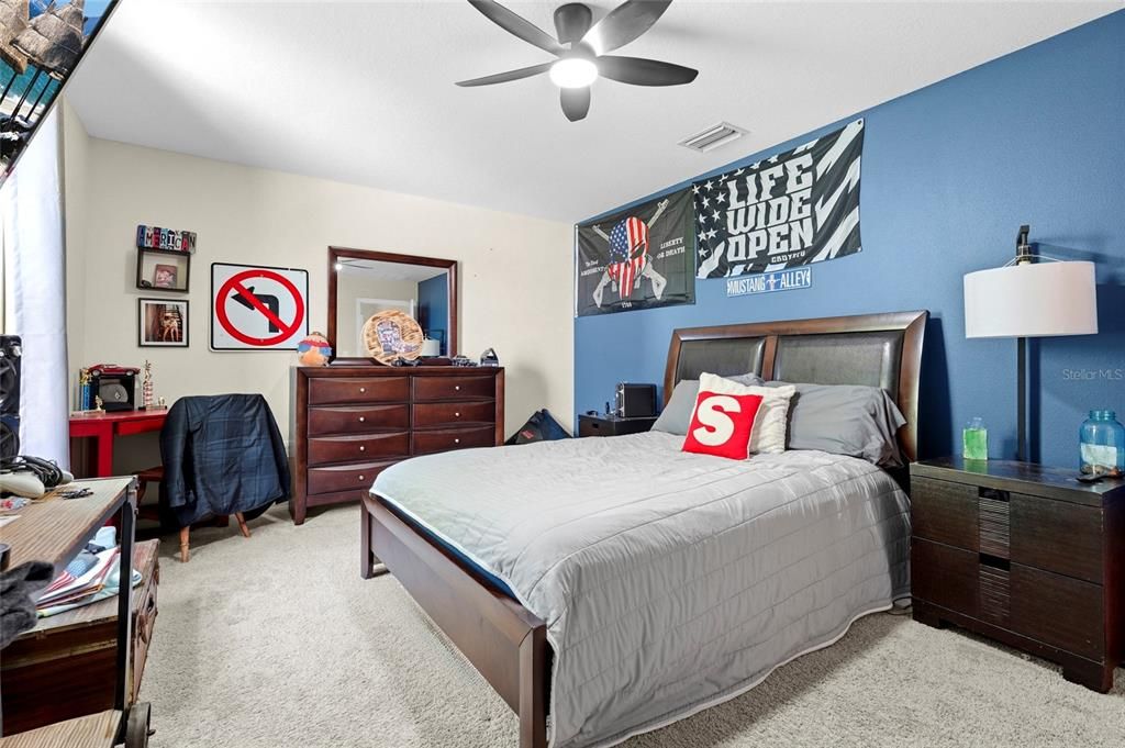 For Sale: $700,000 (5 beds, 2 baths, 3253 Square Feet)