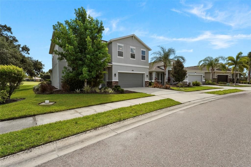 For Sale: $700,000 (5 beds, 2 baths, 3253 Square Feet)
