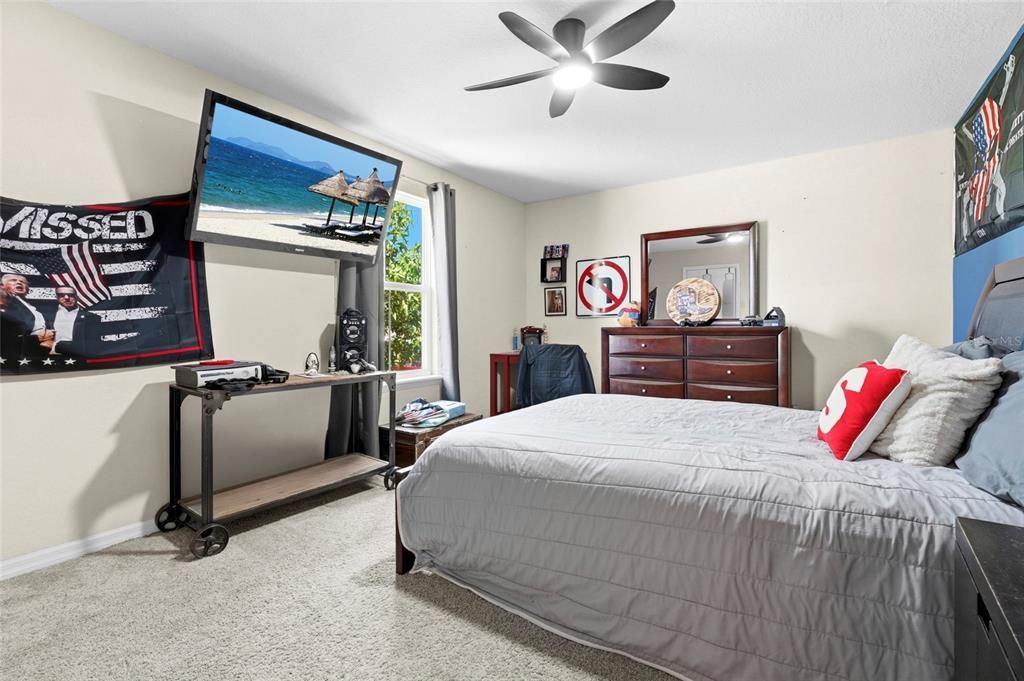 For Sale: $700,000 (5 beds, 2 baths, 3253 Square Feet)