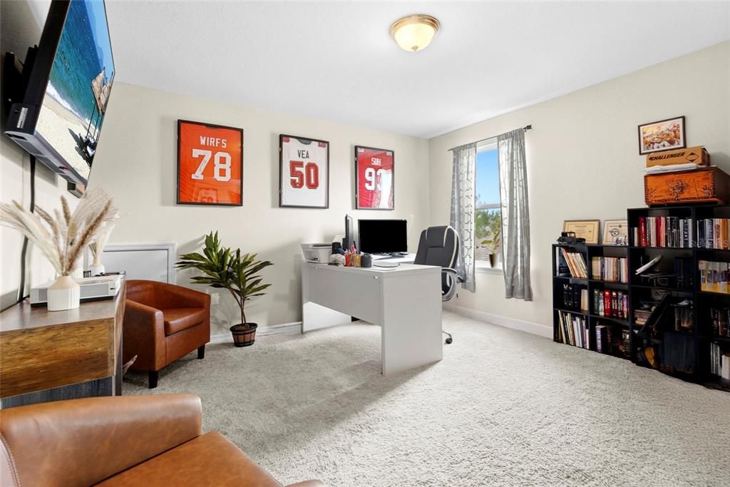 For Sale: $700,000 (5 beds, 2 baths, 3253 Square Feet)