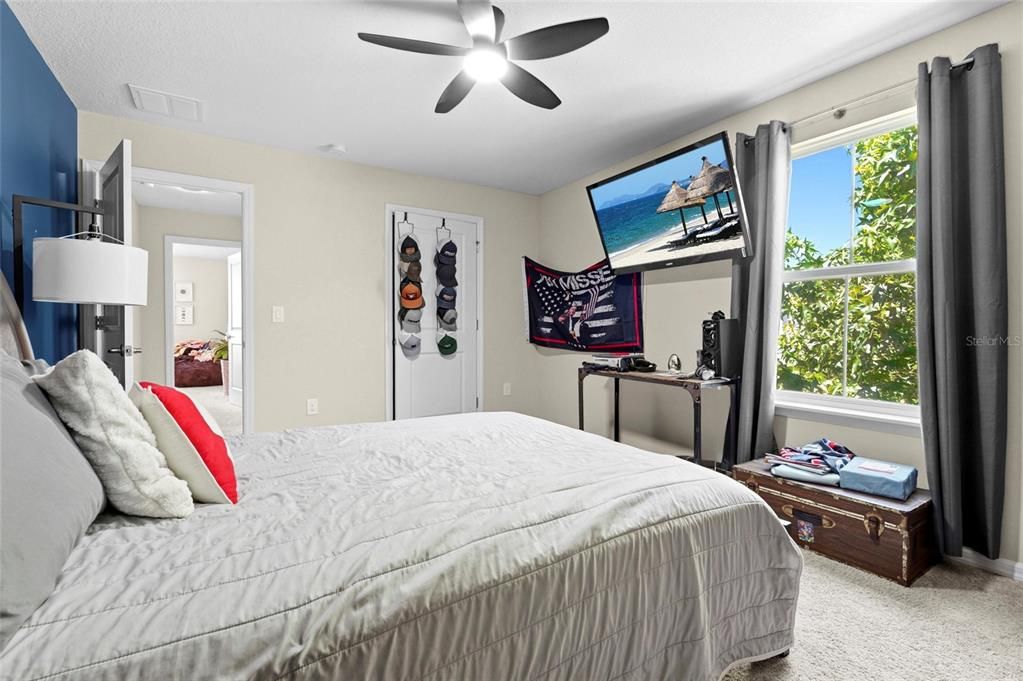 For Sale: $700,000 (5 beds, 2 baths, 3253 Square Feet)