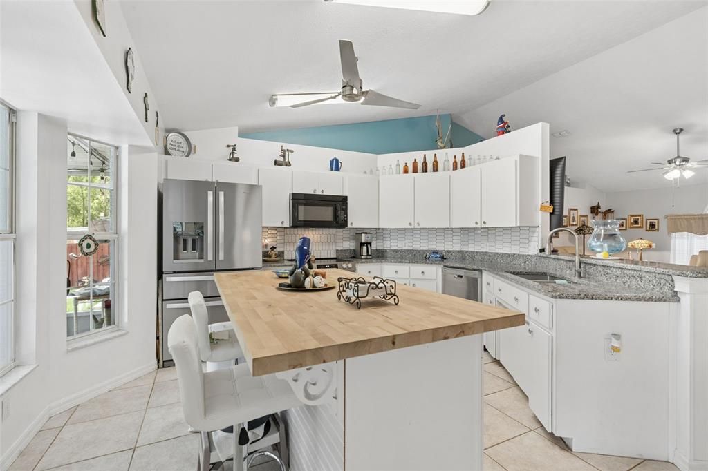 На продажу: $369,900 (3 спален, 2 ванн, 1396 Квадратных фут)