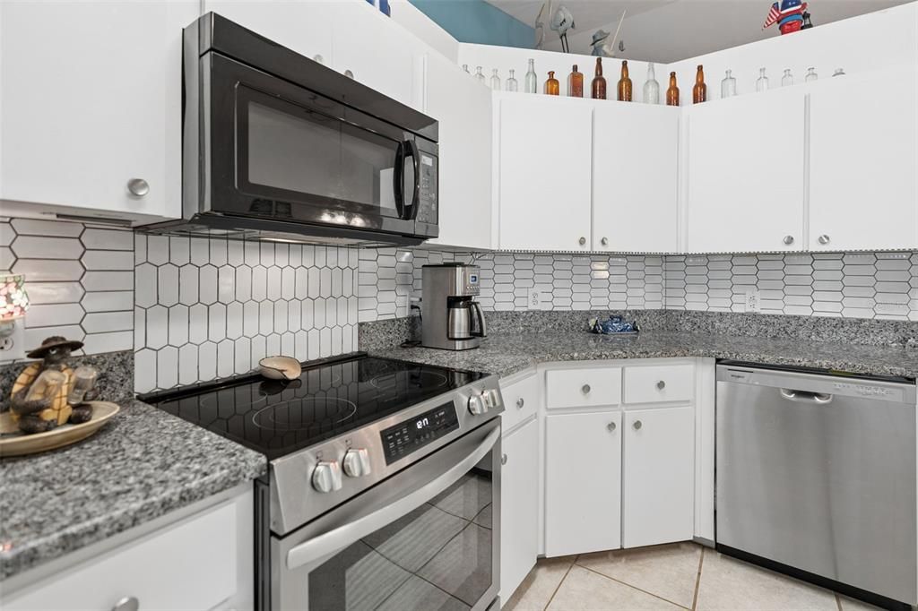 На продажу: $369,900 (3 спален, 2 ванн, 1396 Квадратных фут)