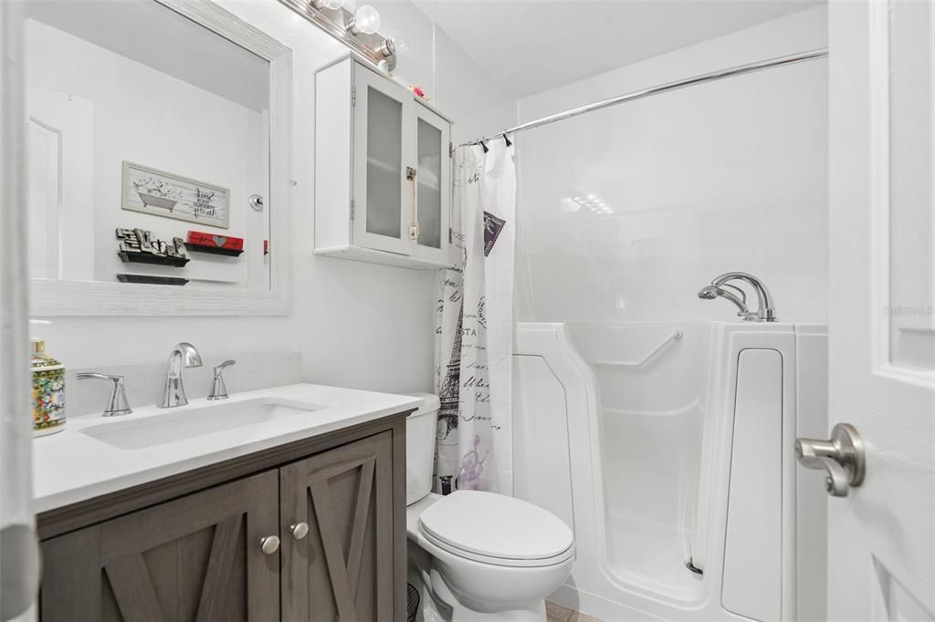 На продажу: $369,900 (3 спален, 2 ванн, 1396 Квадратных фут)