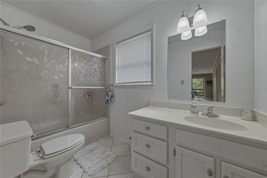 For Sale: $214,999 (2 beds, 1 baths, 640 Square Feet)
