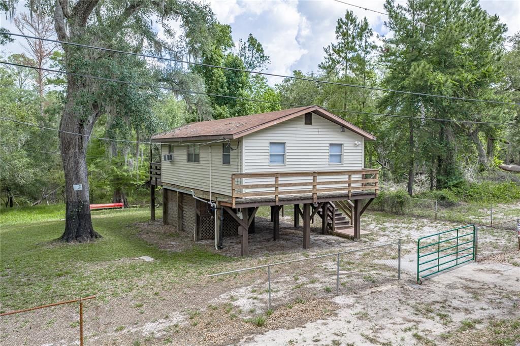 For Sale: $214,999 (2 beds, 1 baths, 640 Square Feet)