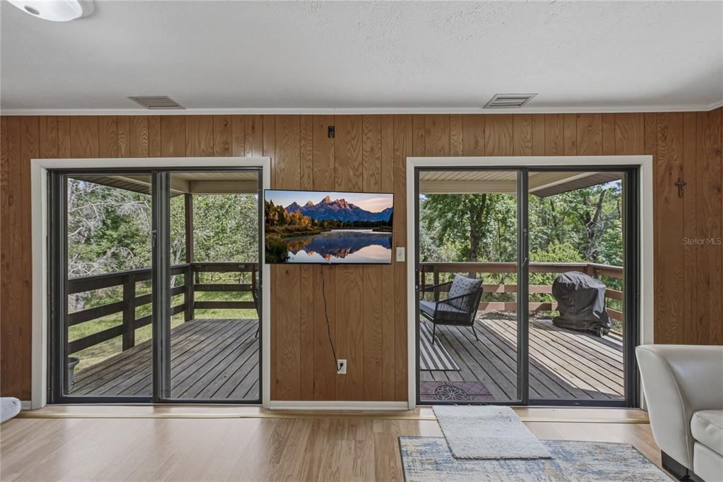 For Sale: $214,999 (2 beds, 1 baths, 640 Square Feet)