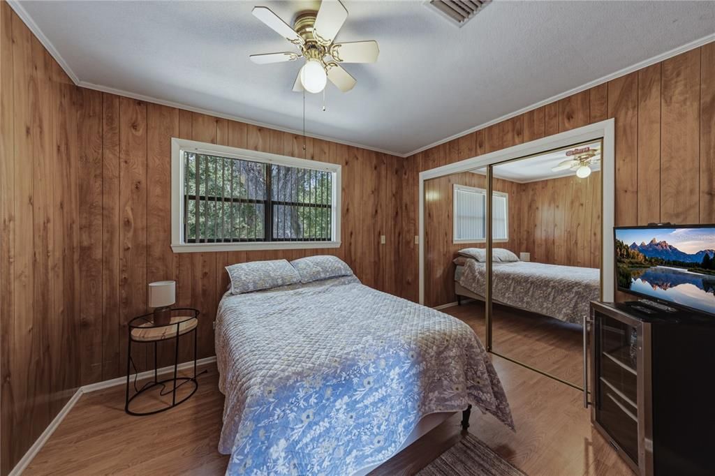 For Sale: $214,999 (2 beds, 1 baths, 640 Square Feet)