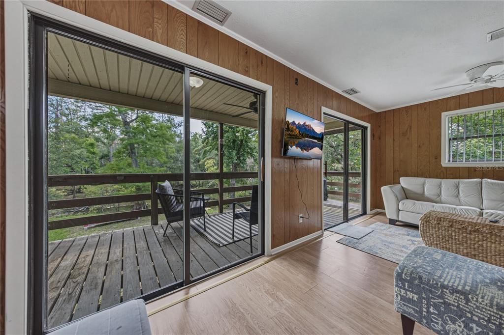 For Sale: $214,999 (2 beds, 1 baths, 640 Square Feet)