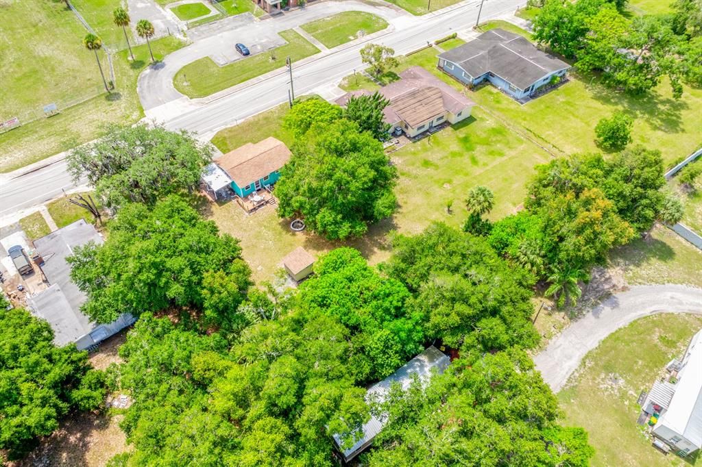 For Sale: $200,000 (2 beds, 1 baths, 720 Square Feet)