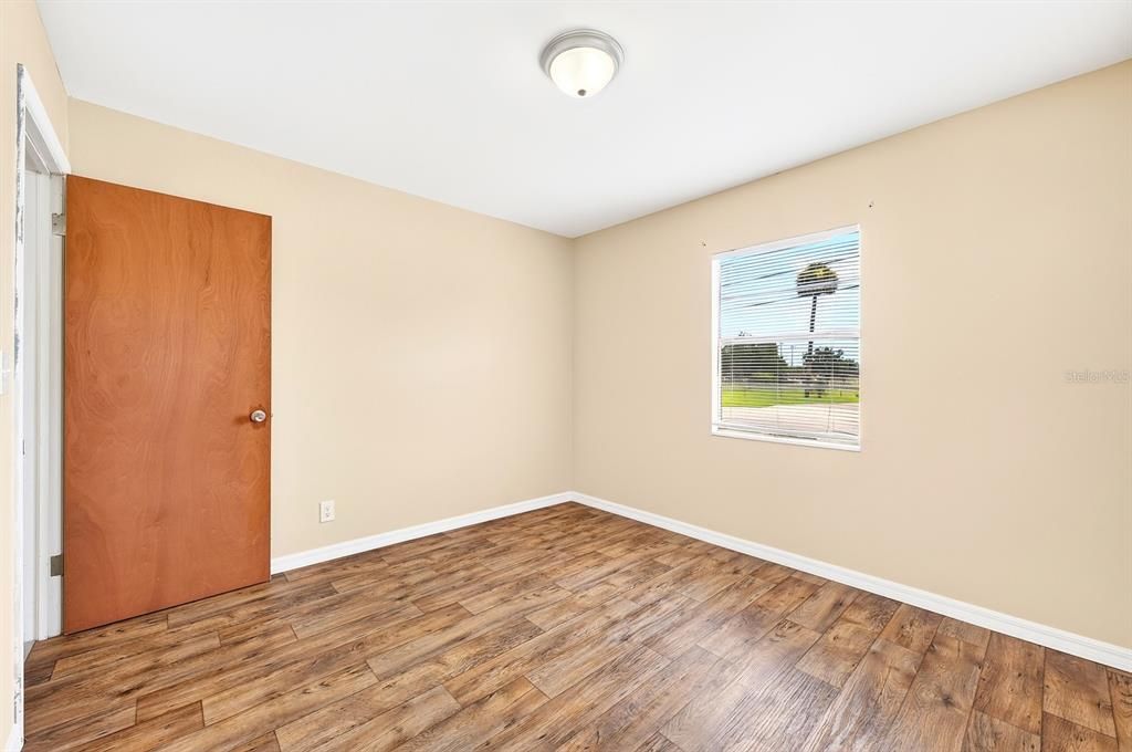 For Sale: $200,000 (2 beds, 1 baths, 720 Square Feet)