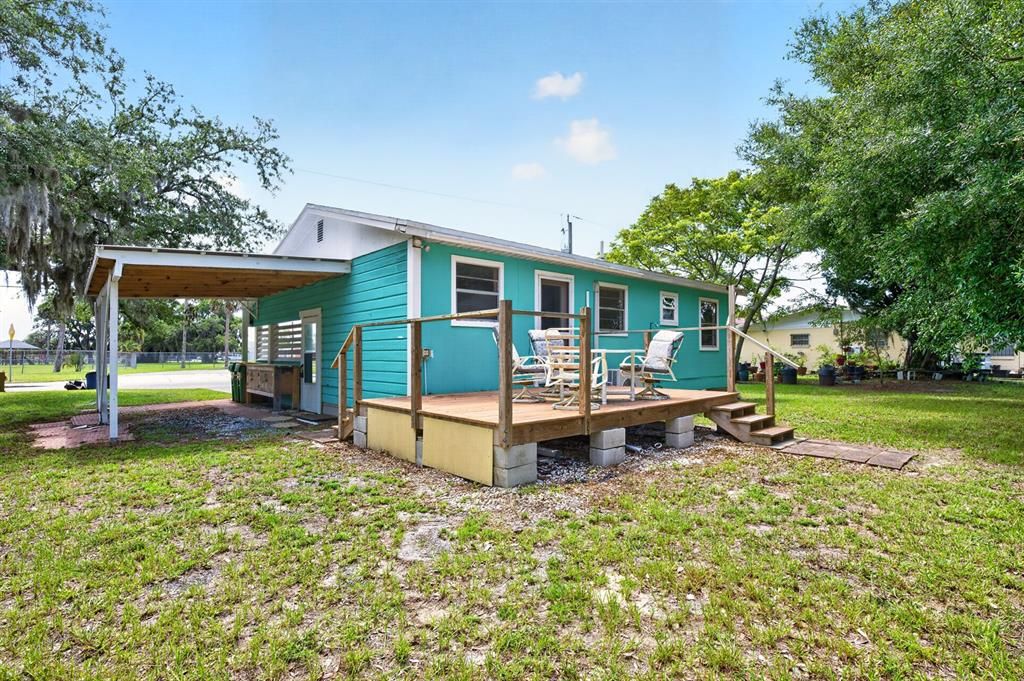 For Sale: $200,000 (2 beds, 1 baths, 720 Square Feet)
