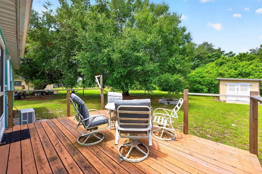 For Sale: $200,000 (2 beds, 1 baths, 720 Square Feet)