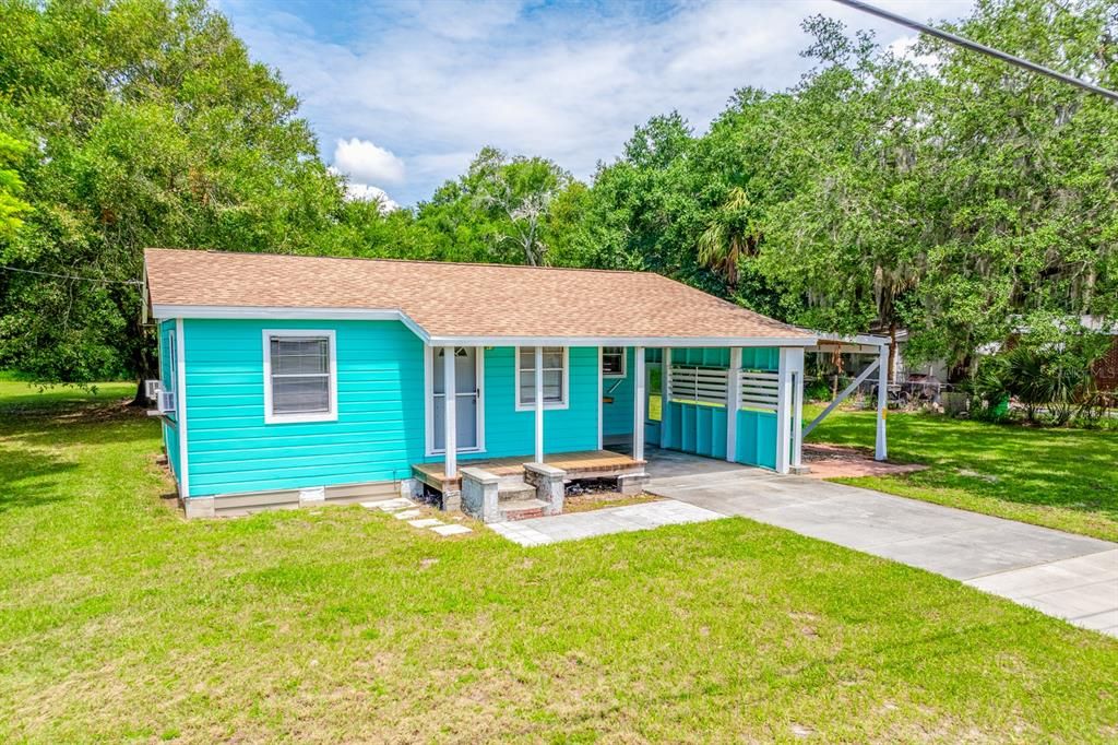 For Sale: $200,000 (2 beds, 1 baths, 720 Square Feet)