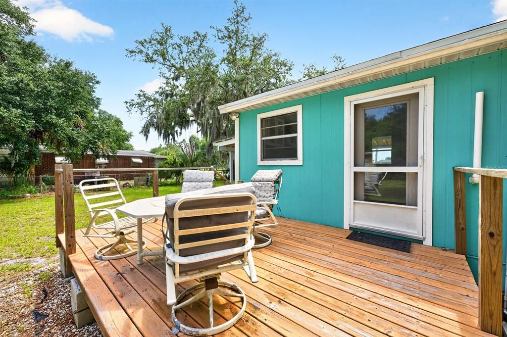For Sale: $200,000 (2 beds, 1 baths, 720 Square Feet)
