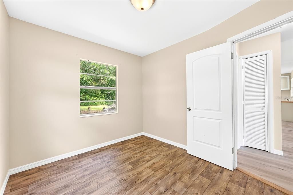 For Sale: $200,000 (2 beds, 1 baths, 720 Square Feet)