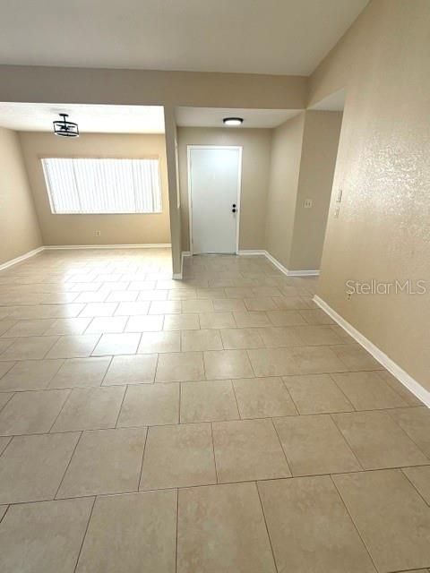 待售: $255,000 (2 贝兹, 2 浴室, 1639 平方英尺)