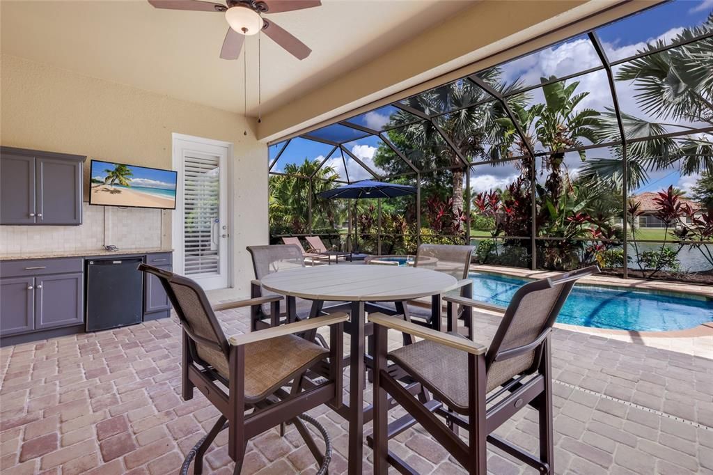 For Sale: $750,000 (4 beds, 2 baths, 2221 Square Feet)