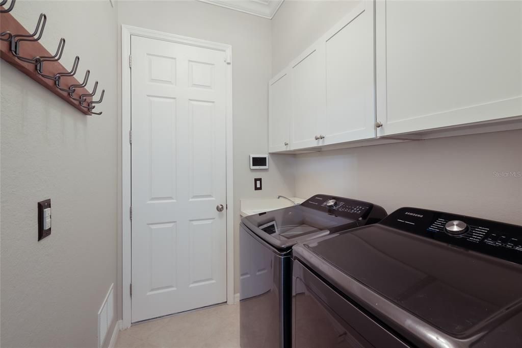 For Sale: $750,000 (4 beds, 2 baths, 2221 Square Feet)